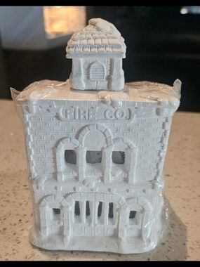 California Creations Christmas Village FIRE COMPANY SE171 Opened On Bottom